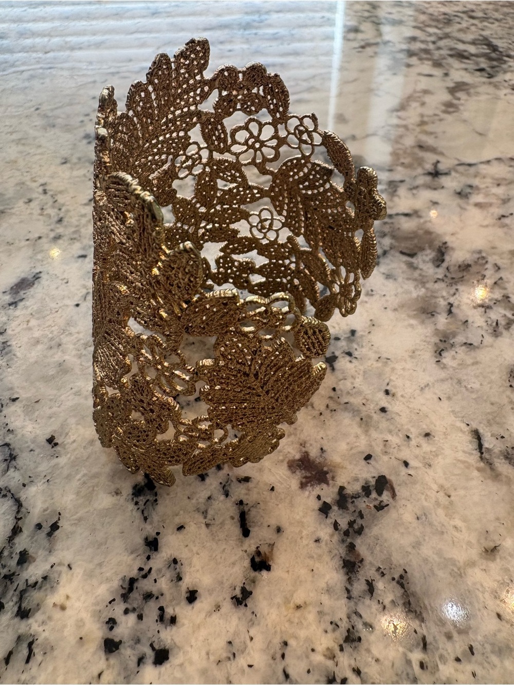 Vintage floral gold tone cuff - Picture 3 of 3